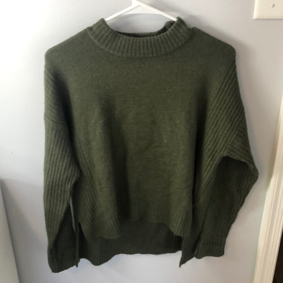 Green sweater - Picture 1 of 6